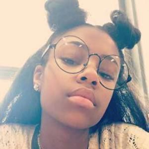 Meet your Posher, Elaina